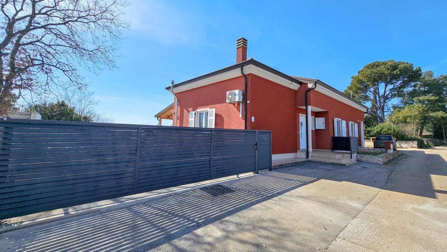 Вілла Casa Lutoma Kmeti Екстер'єр фото
